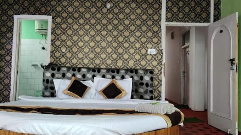 Номер Deluxe, Broadway Patnitop