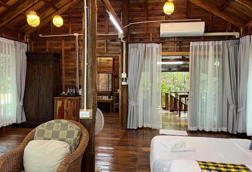 デラックスルーム, บ้านสวนแก้วคำแพง Baan Suan Kaew Khampaeng