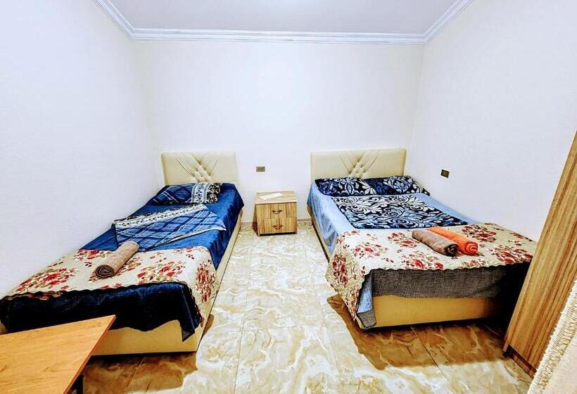 اتاق استاندارد سه تخته با سرویس بهداشتی مشترک, Guest House Nona