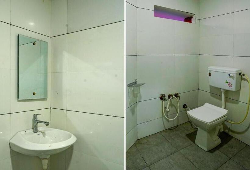 Трехместный Номер Классика, Collection O Hotel Leo Inn