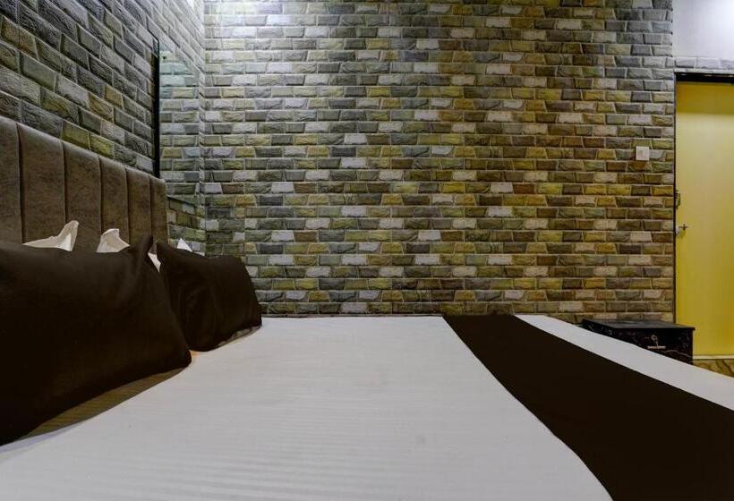 Трехместный Номер Классика, Collection O Hotel Leo Inn