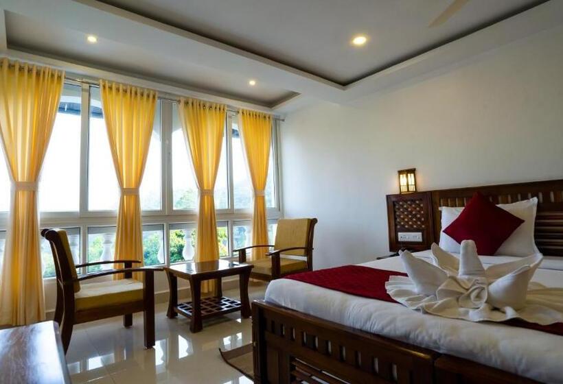 Номер Deluxe, Carmel Top Munnar