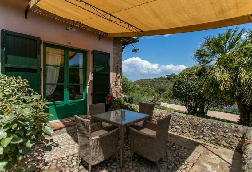 Номер Стандарт Трехместный, Country Relais La Mortella