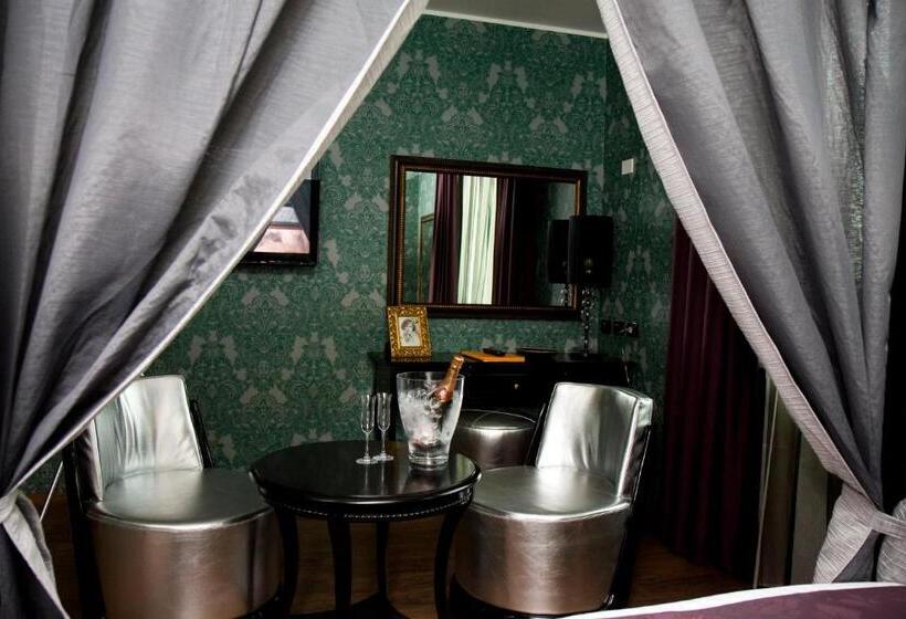 جناح ديلوكس, Hm Motel