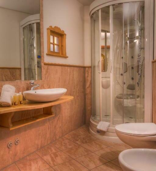 패밀리 룸, Madonnina Resort And Wellness