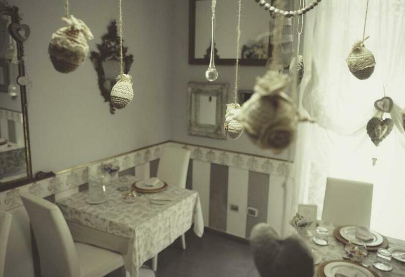 آپارتمان یک خوابه با دری مشترک که هال را جدا می کند., Residenza Mordini