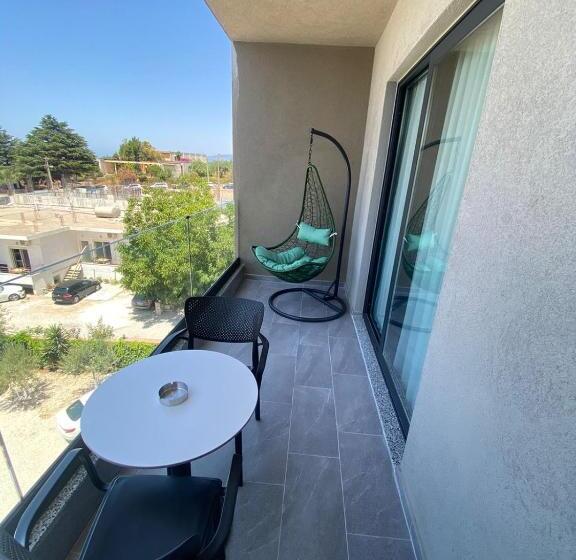 سوییت با چشم‌انداز دریا, Resol Hotel 2