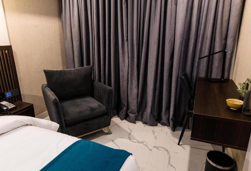 اتاق کلاسیک چهارنفره, Bon Hotel Nest Garki Ii