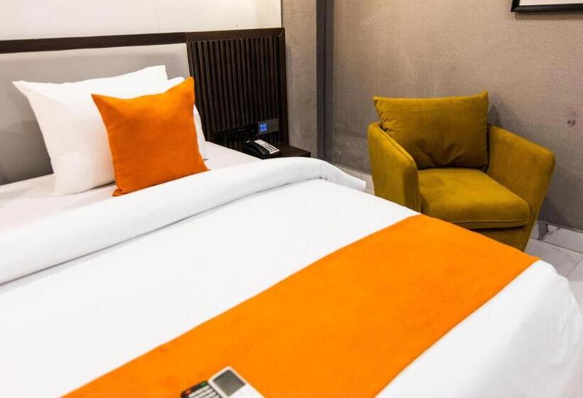 اتاق لوکس سه تخته, Bon Hotel Nest Garki Ii
