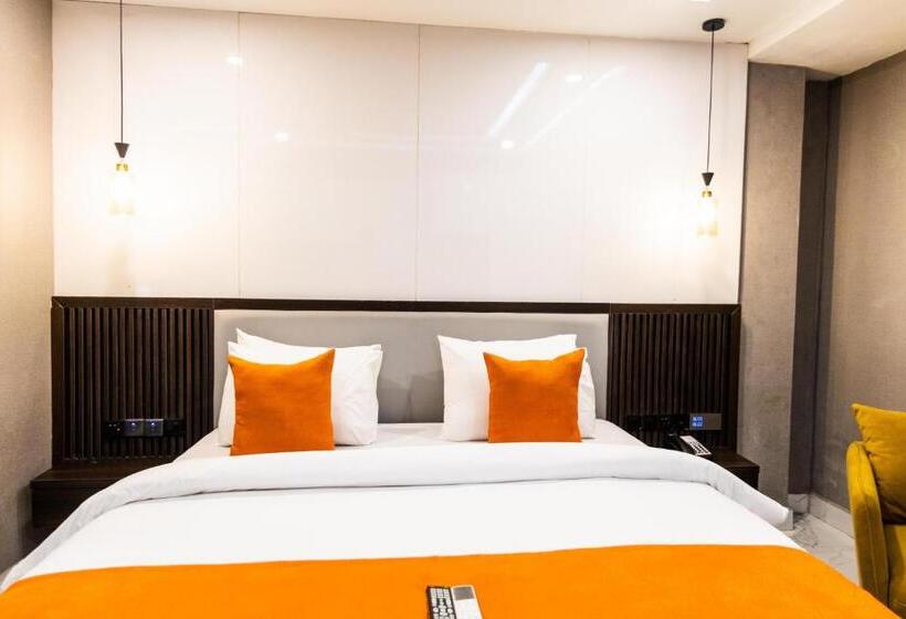 اتاق لوکس سه تخته, Bon Hotel Nest Garki Ii