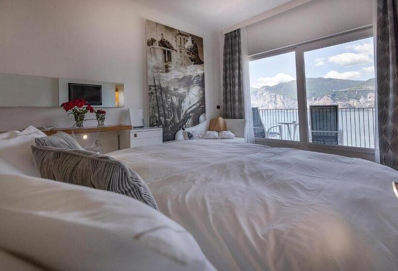 小型套房带阳台, Capri
