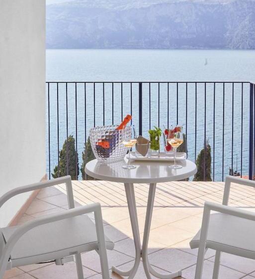 豪华湖景房, Capri