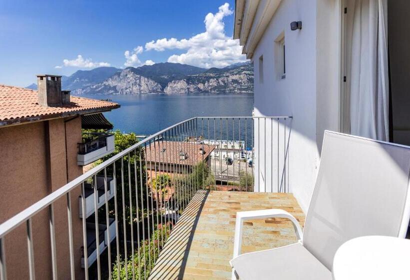 Quarto Triplo Estandar com Vistas, Capri