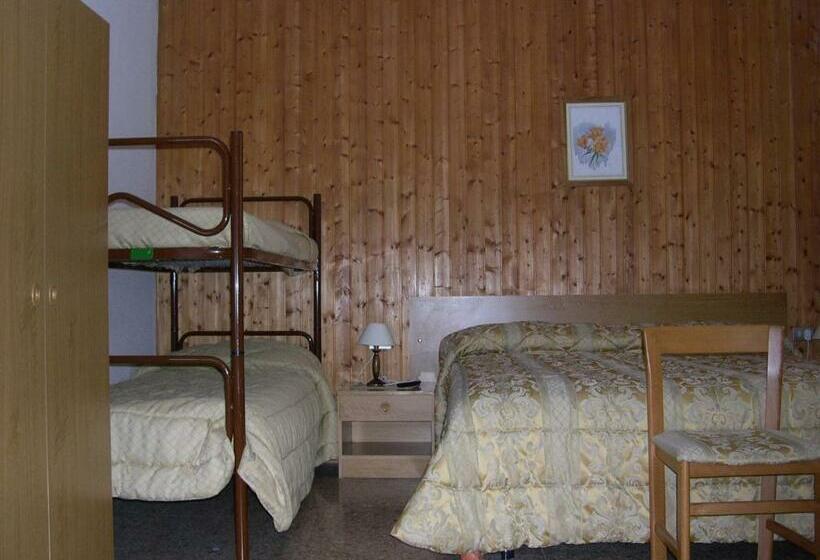 Четырехместный Номер Стандарт, La Villa