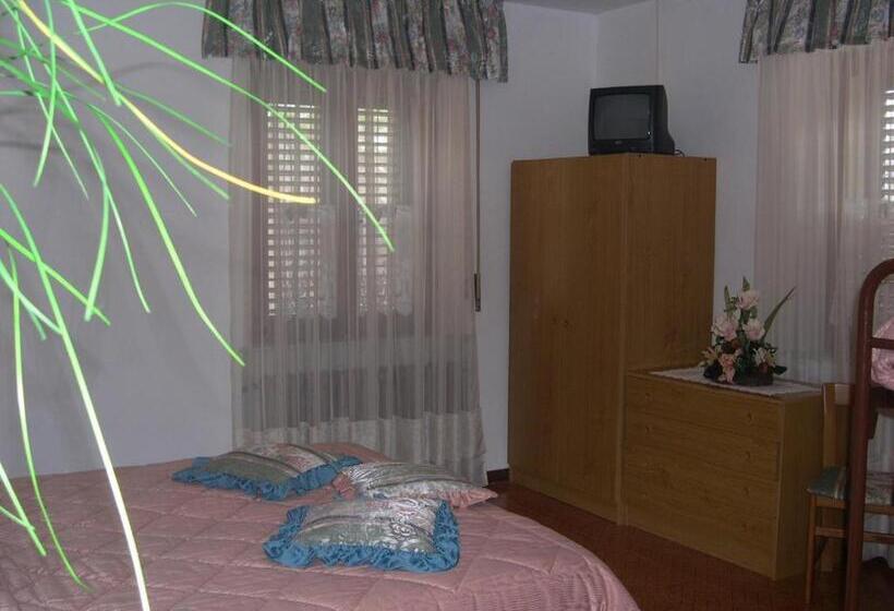Четырехместный Номер Стандарт, La Villa