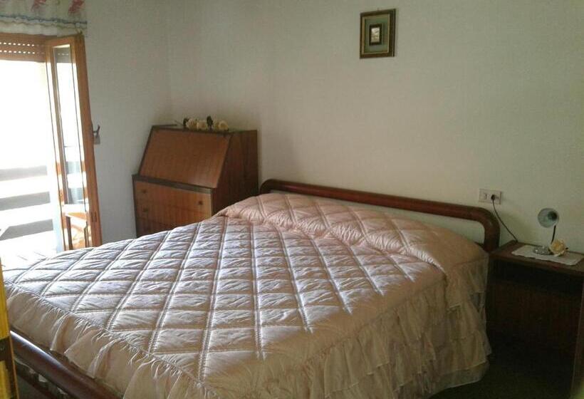 Апартаменты 3 Спальни, La Villa