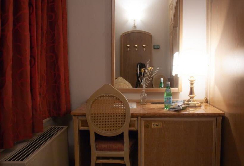 Номер Стандарт, Motel 2000