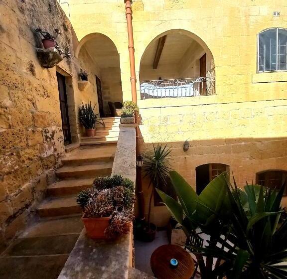 اتاق استاندارد با چشم‌انداز باغ, Majsi Indoor Heated Pool B&b
