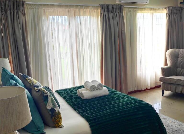 اتاق لوکس, Indlovu Guesthouse