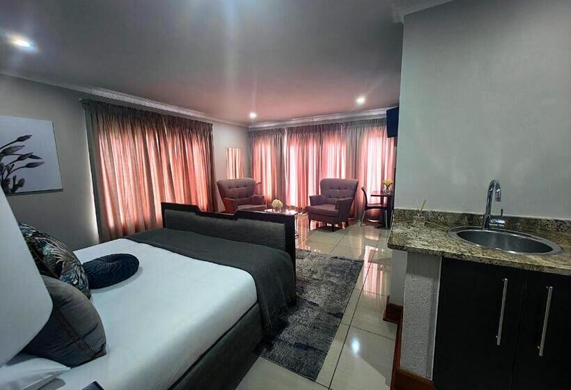 اتاق لوکس سه تخته, Indlovu Guesthouse