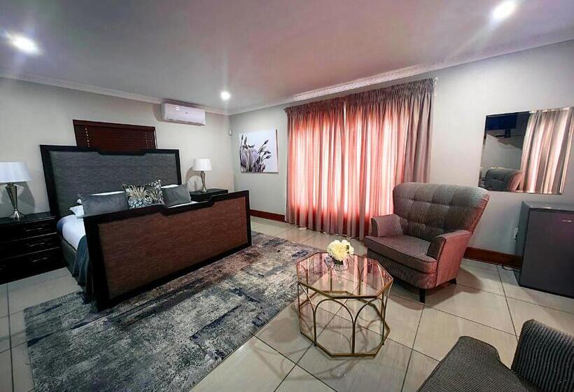 اتاق لوکس سه تخته, Indlovu Guesthouse