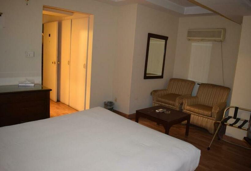 اتاق استاندارد, Carlton Tower Hotel Lahore