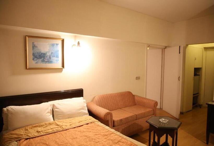 اتاق خانوادگی, Carlton Tower Hotel Lahore