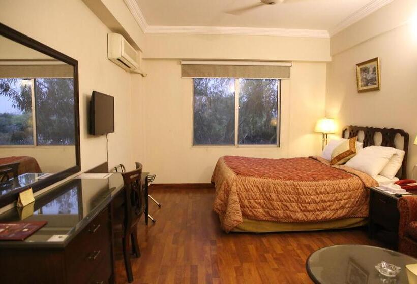 اتاق استاندارد یک نفره, Carlton Tower Hotel Lahore