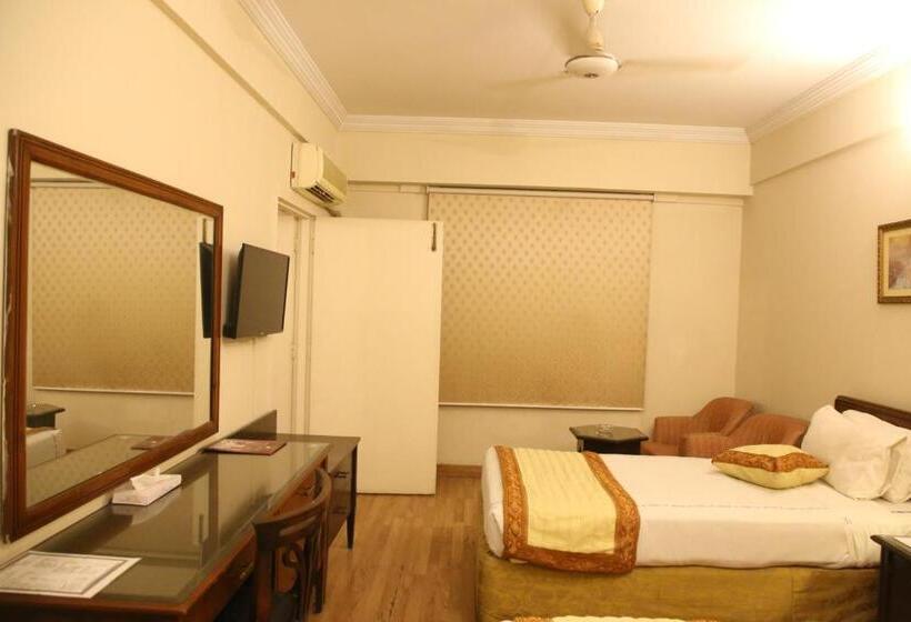 اتاق خانوادگی, Carlton Tower Hotel Lahore