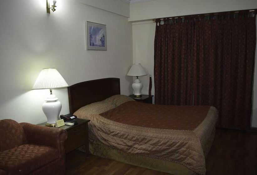 اتاق استاندارد, Carlton Tower Hotel Lahore