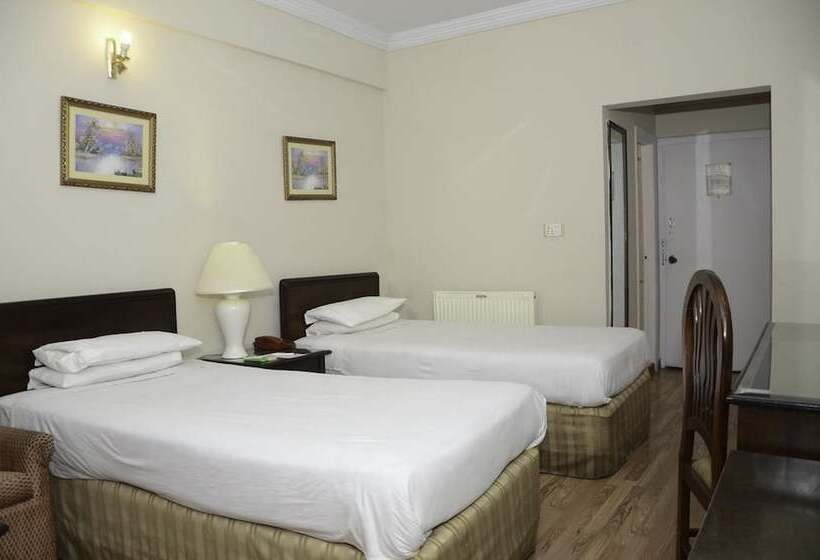 اتاق خانوادگی, Carlton Tower Hotel Lahore