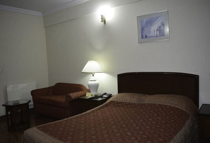 اتاق خانوادگی, Carlton Tower Hotel Lahore