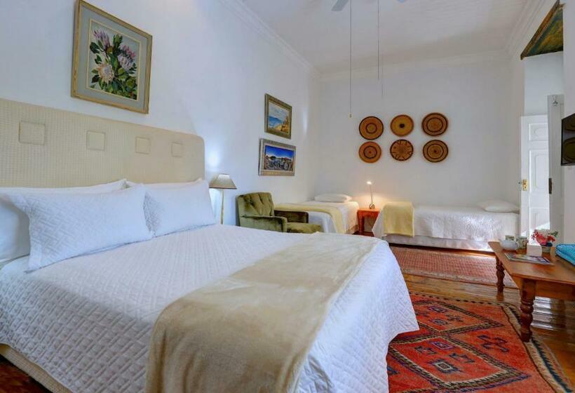 Семейный Номер, 81 On Church Guest House
