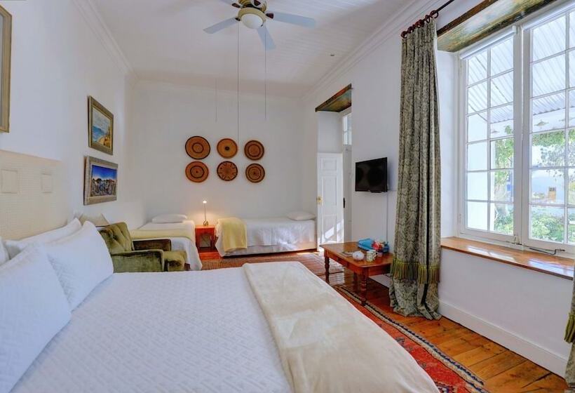 Семейный Номер, 81 On Church Guest House