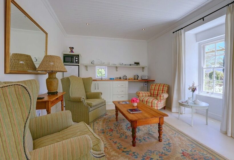Дом 1 Спальня, 81 On Church Guest House