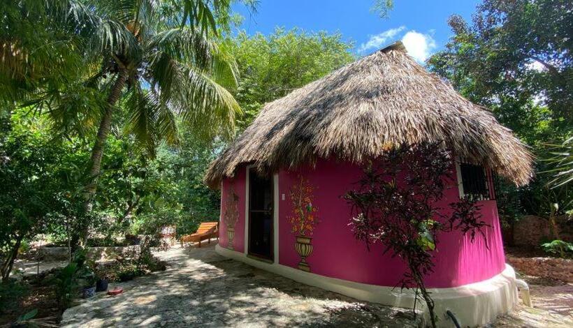 小室, Gardenhotel Macan Ché B&b