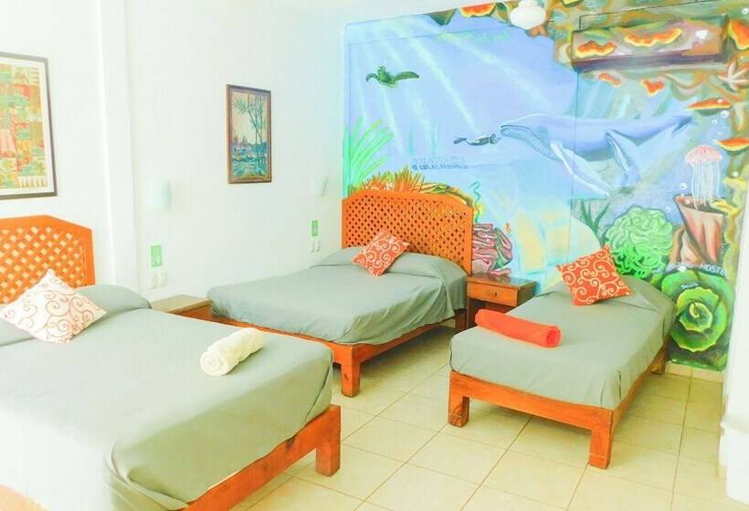 Familiekamer met Uitzicht op het Zwembad, Ith Sayulita Amazing Surf Hostel