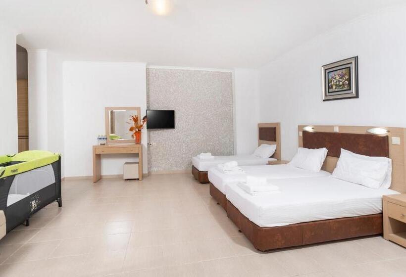 Трехместный Номер Стандарт Вид на Сад, Villa Helga Exotic