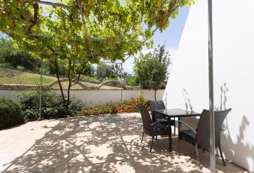 Трехместный Номер Стандарт Вид на Сад, Villa Helga Exotic