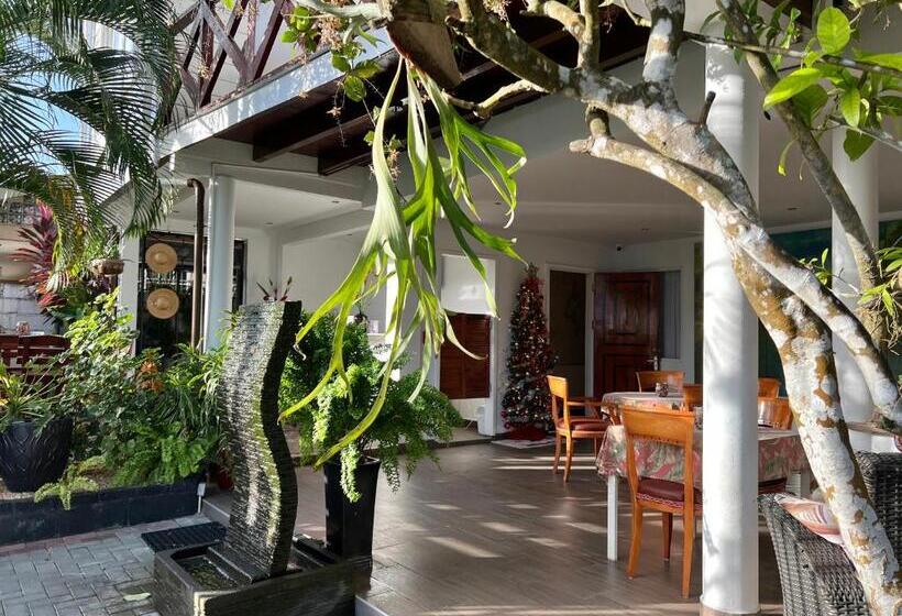 اتاق استاندارد با چشم‌انداز باغ, Villa Famiri Boutique