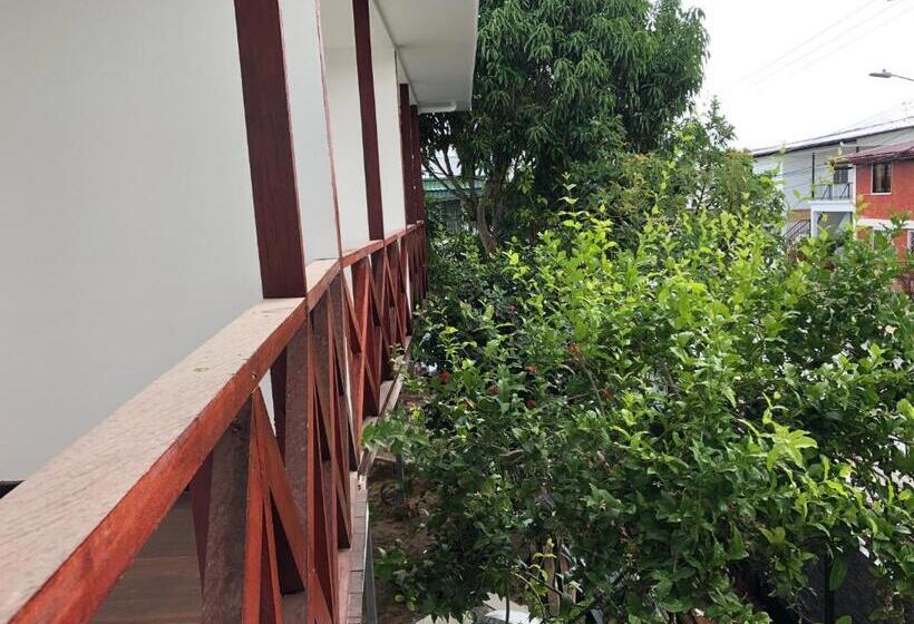 اتاق استاندارد یک تخته با بالکن, Villa Famiri Boutique