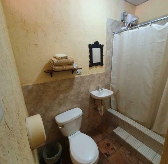 اتاق استاندارد سه نفره, Un Hotel En La Antigua