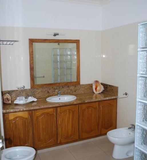 آپارتمان 3 خوابه, Marie Laure Suites