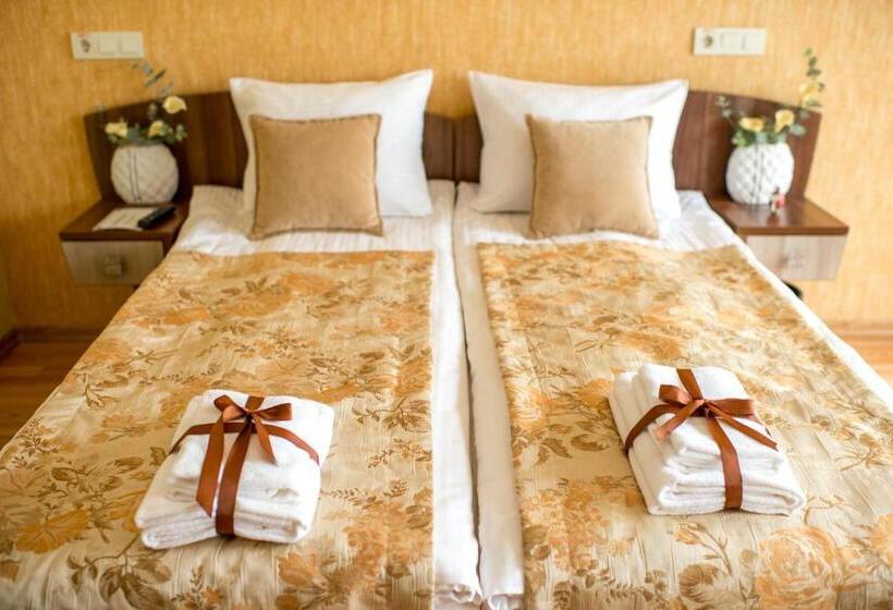 اتاق اکونومی, &spa Pysanka, готель писанка, 3 сауни та джакузі   індивідуальний відпочинок у спа