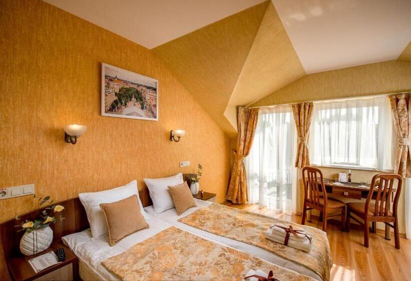Economy Triple Room, &spa Pysanka, готель писанка, 3 сауни та джакузі   індивідуальний відпочинок у спа