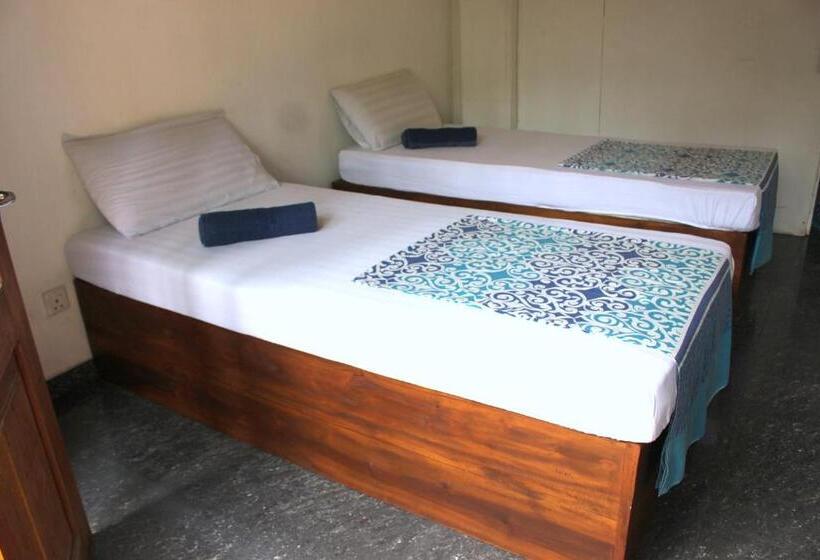 Habitació Estàndard Bany Compartit, Hostel First