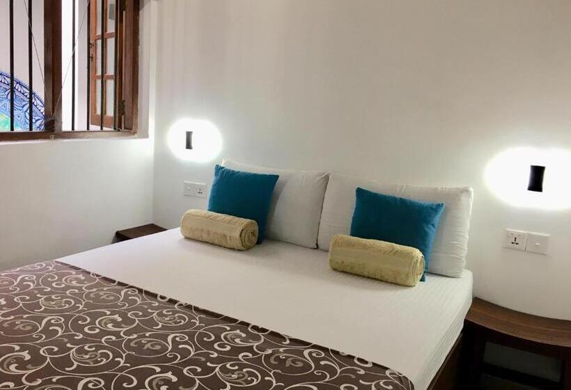 带共用浴室的标准房间, Hostel First