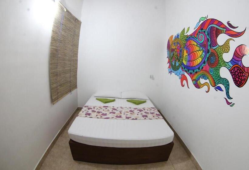 Habitació Estàndard Bany Compartit, Hostel First