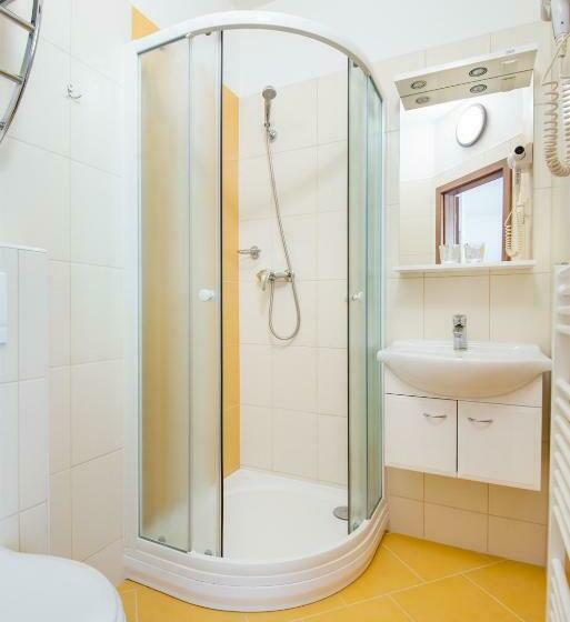 Comfort room with balcony, Bon