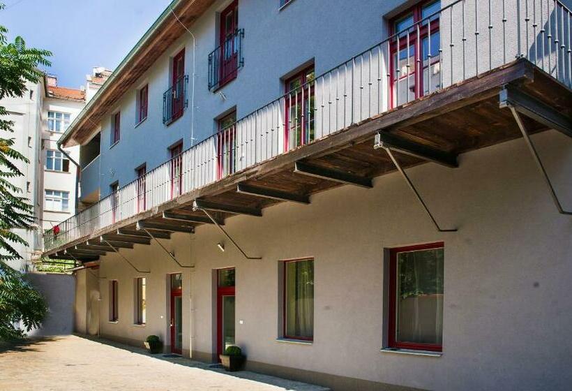 اتاق دوبلکس, Dům U Pikové Desítky